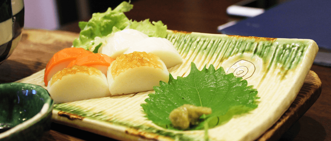 大矢蒲鉾商店のかまぼこで板わさ